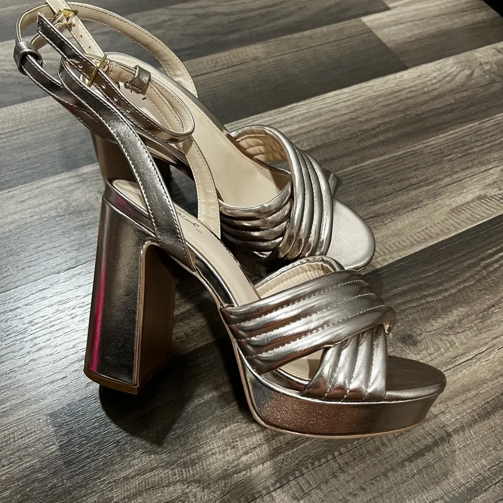 Qupid Metallic Rose Gold Platform Block Heel Sandals with Ankle Strap